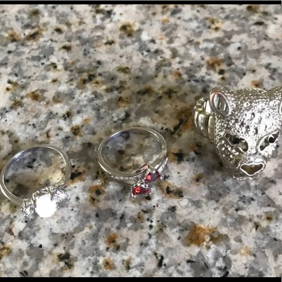 Fashion Rings/3 - Picture 1 of 5